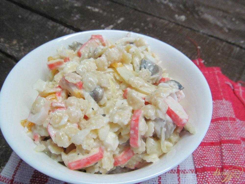 Салат с жареными шампиньонами и крабовыми палочками – рецепты