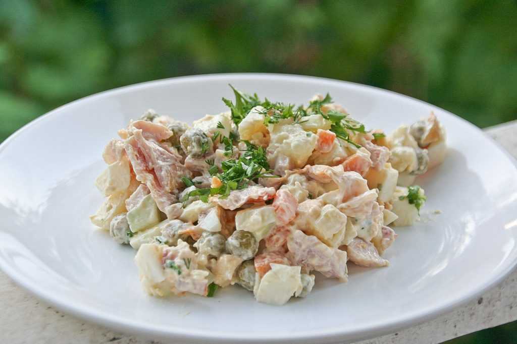 Оливье в новом формате рецепт - 1000.menu