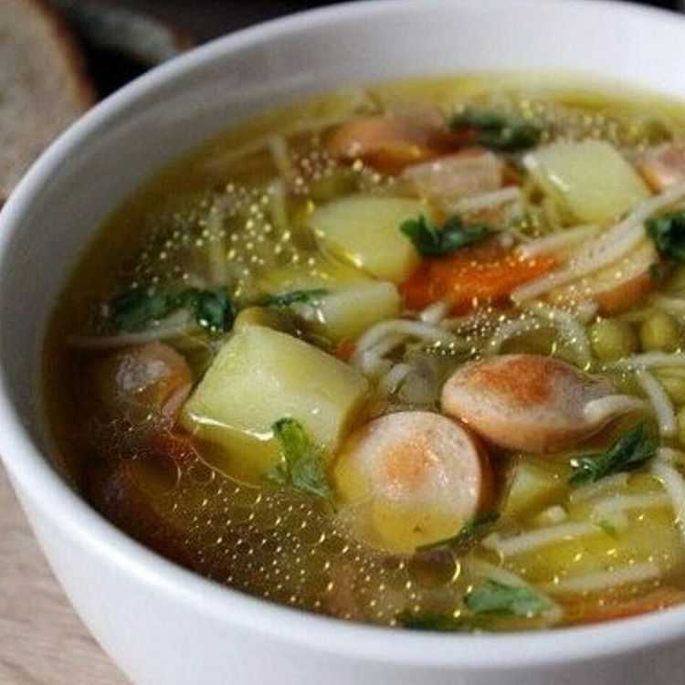 Пошаговые фото рецепты вкусных супов. Суп с сосисками. Суп с сардельками. Супчик быстрый и вкусный. Суп с куриными сосисками.