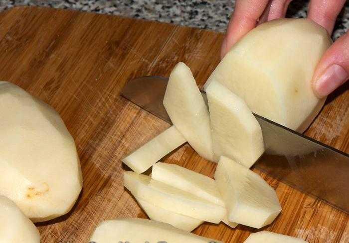 Жареная картошка на сковороде: 5 рецептов с хрустящей корочкой