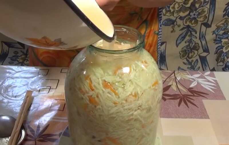 Квашеная капуста в эмалированном ведре - 5 рецептов на зиму с фото пошагово