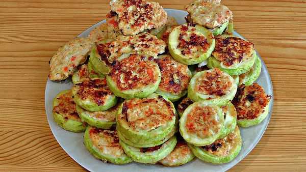 Кабачки, жареные на сковороде: 8 рецептов быстрого и вкусного ужина