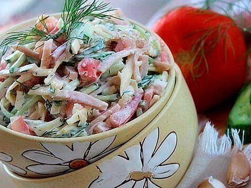 10 лучших рецептов салат с огурцом и яйцом (358.3 ккал)