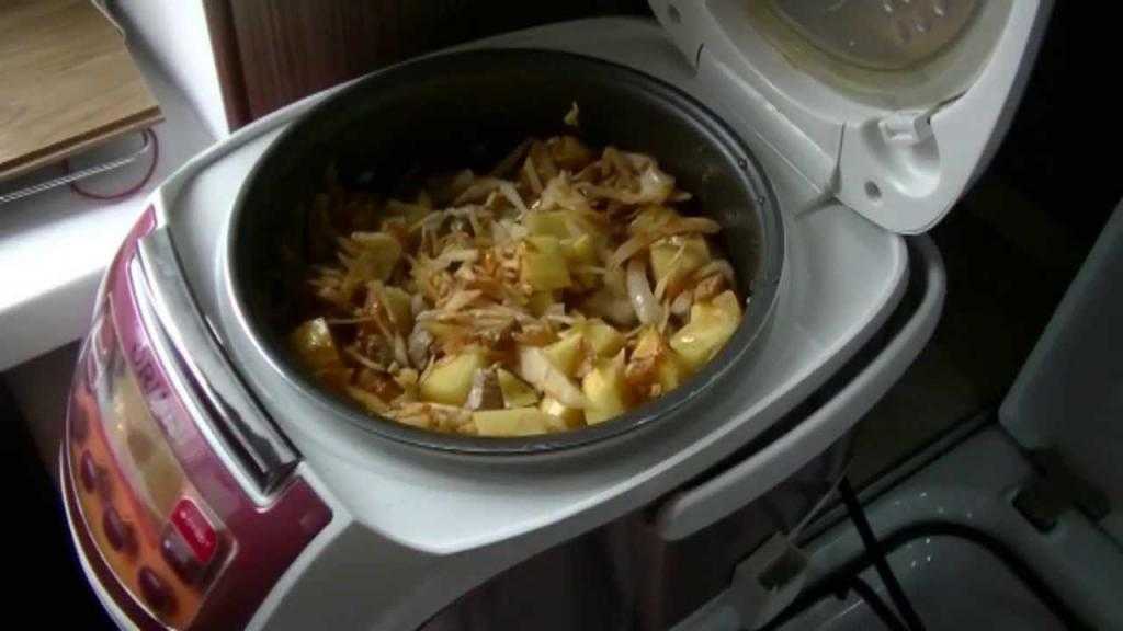 Тушеная картошка с курицей в мультиварке