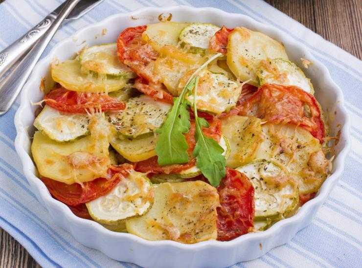 Картошка с сыром и с помидорами и сыром в духовке рецепт с фото