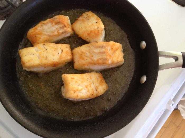 Как пожарить треску на сковороде — вкусно — всем