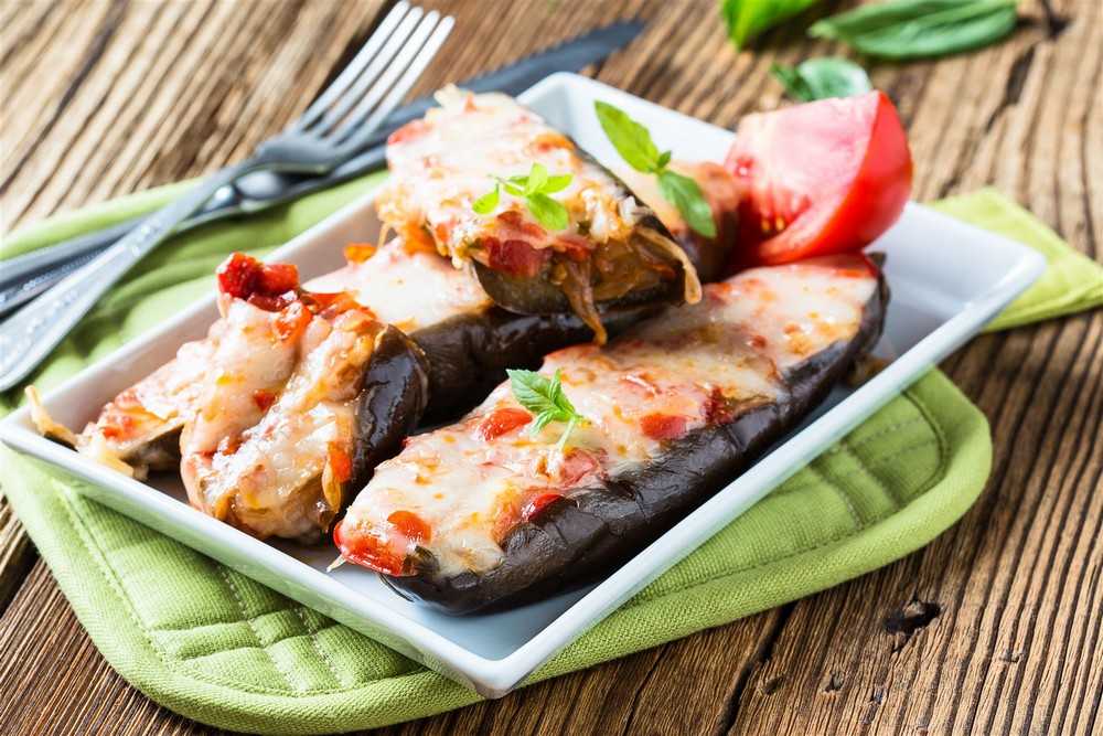 Рулетики из баклажанов с сыром и чесноком: 12 рецептов с фото
