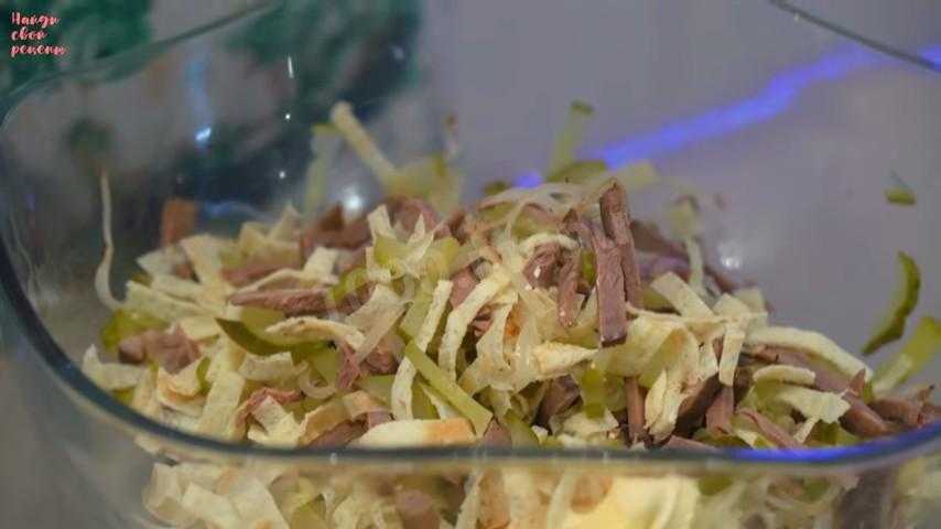Подборка салатов с маринованным луком. самые простые и вкусные рецепты