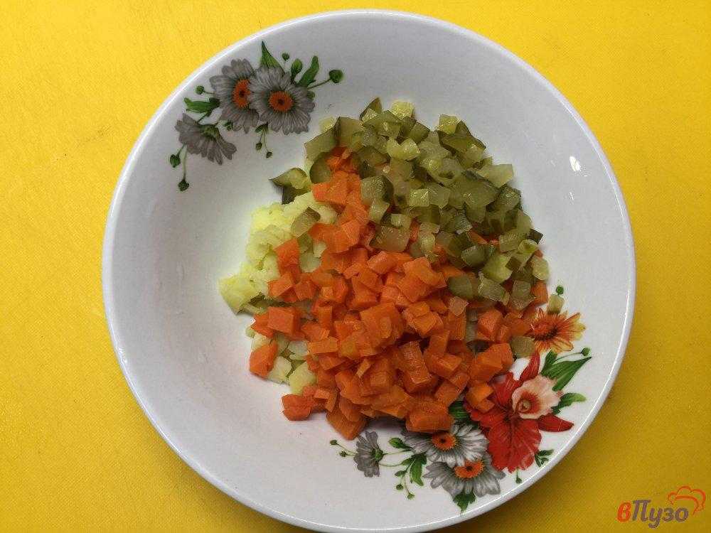 Винегрет с квашеной капустой и горошком - 20 пошаговых фото в рецепте
