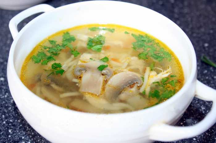 Как приготовить грибной суп с курицей и вермишелью