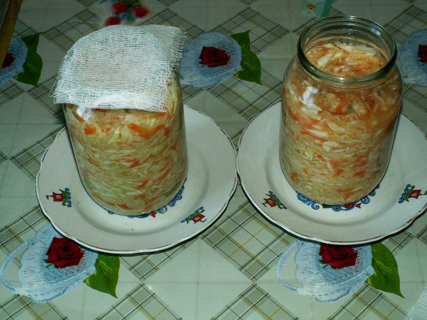 Капуста квашеная с помидорами и сладким перцем рецепт с фото 1