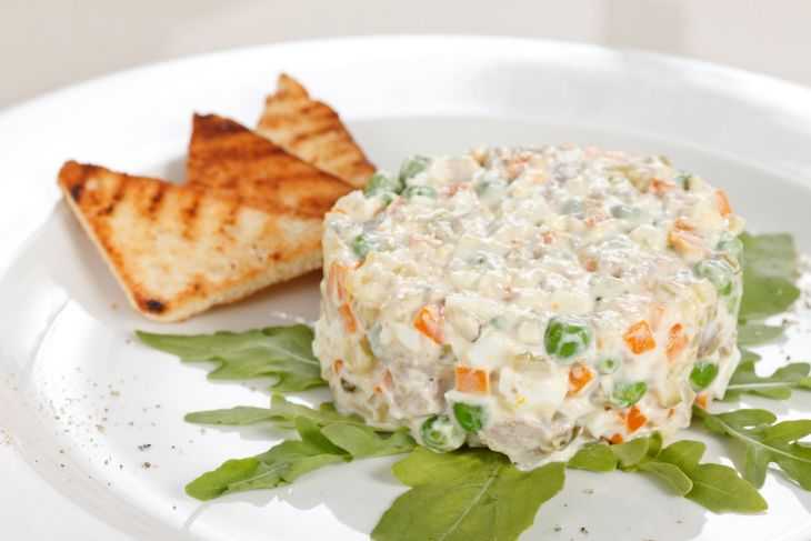 Салат "оливье" с колбасой - 8 вкусных рецептов!
