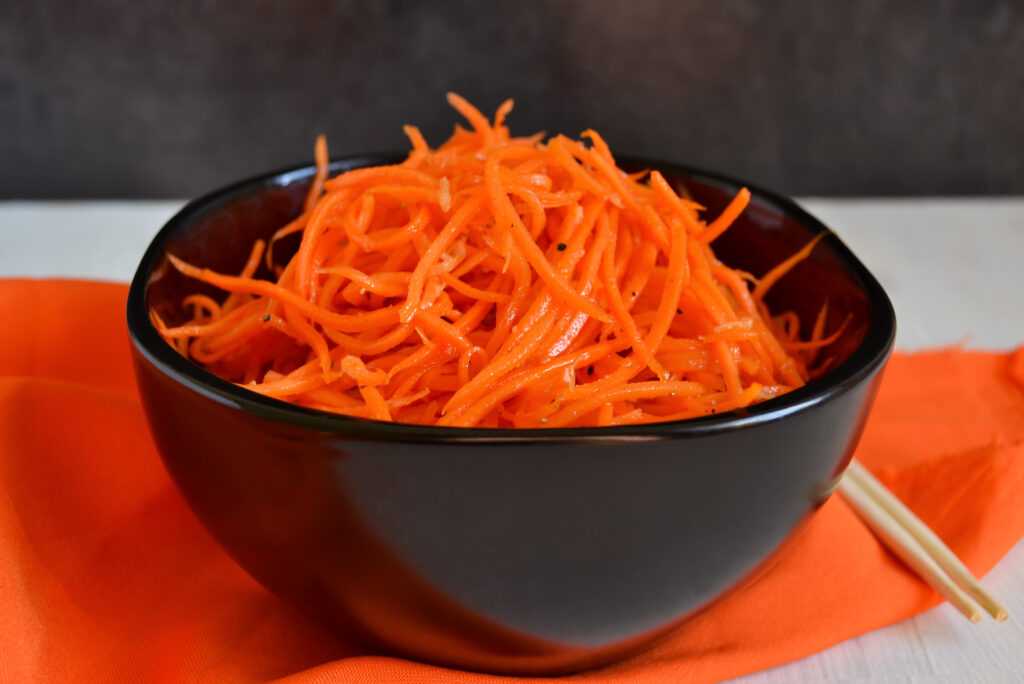 Салаты с корейской морковью: 20 самых вкусных рецептов