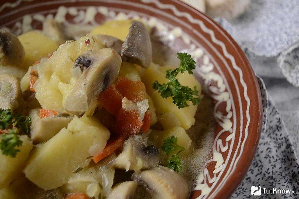 Картошка запеченная с грибами и с сыром