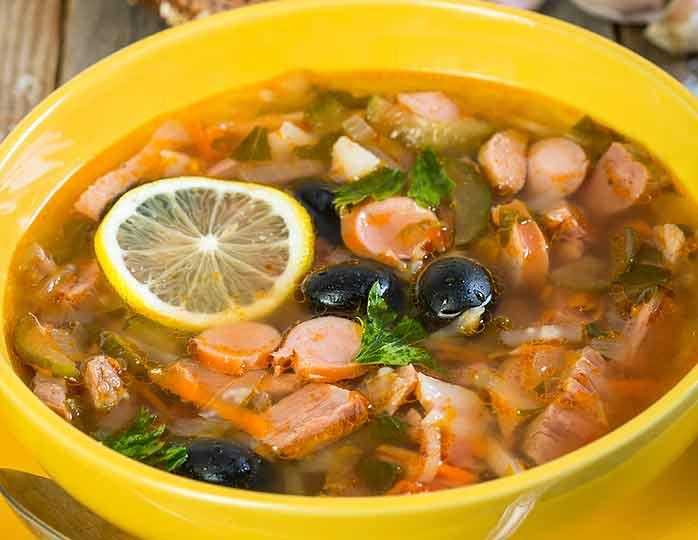Солянка с копченой курицей