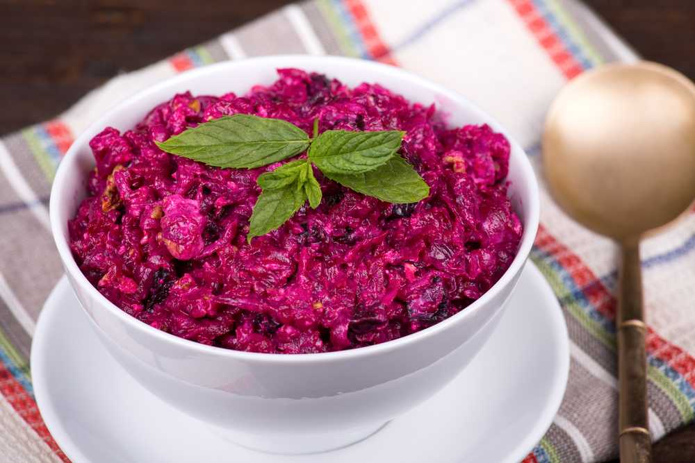 Свекольный салат чернослив с грецкими орехами и майонезом рецепт с фото пошагово - 1000.menu