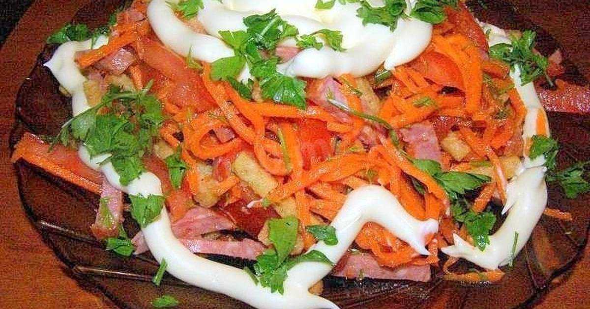 Салат с колбасой, огурцом и картофелем