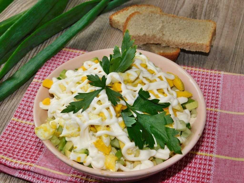 Салат говядина с огурцами свежими и кукурузой