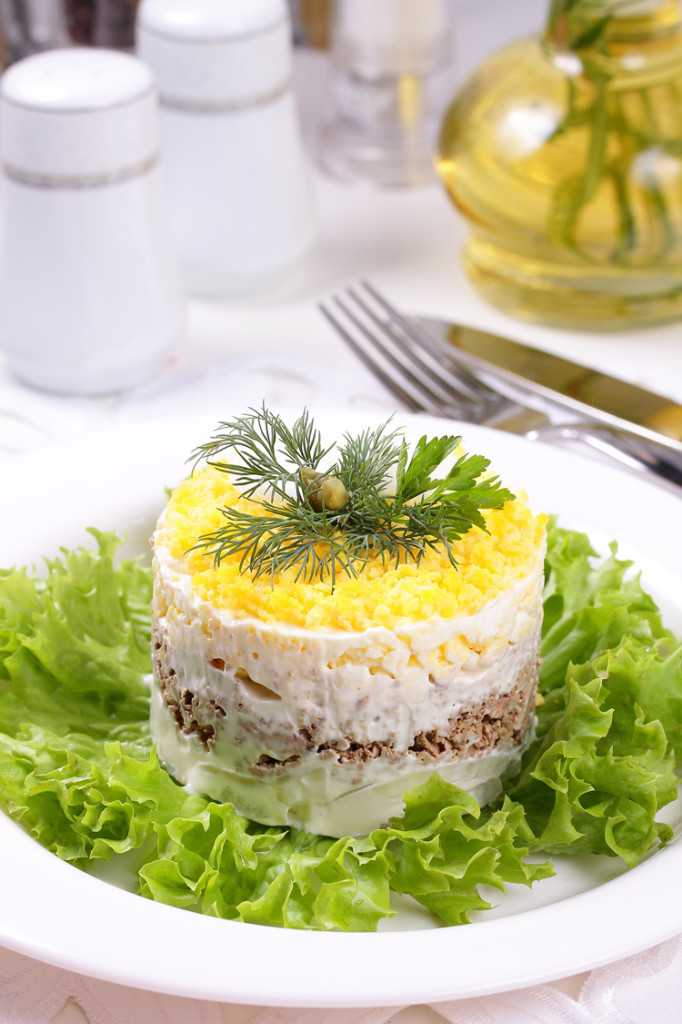 Салаты с рыбными консервами: 20 рецептов быстро, просто и вкусно