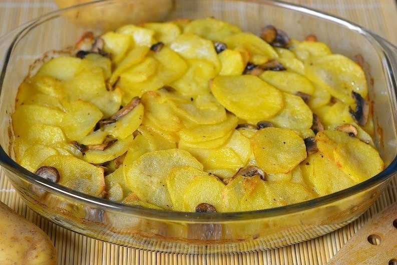 Жареная картошка с маринованными грибами