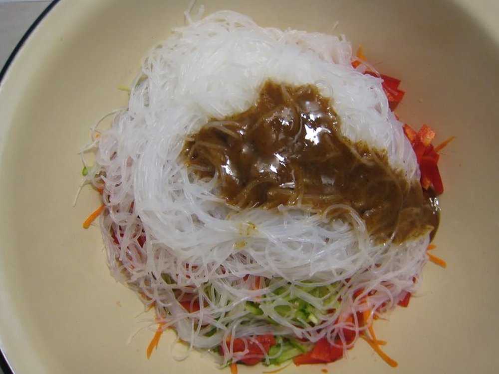 Фунчоза с курицей и овощами — 9 пошаговых рецептов салата