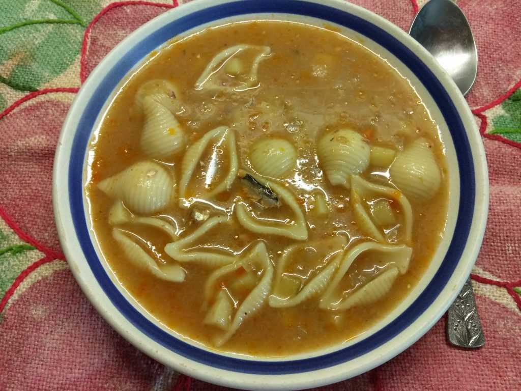 Как приготовить Суп с вареным мясом и макаронами с использованием: вода,картофель,морковь,мясо Суп с вареным мясом и макаронами – это вкусное и сытное блюдо С отварным мясом тоже получается наваристый суп