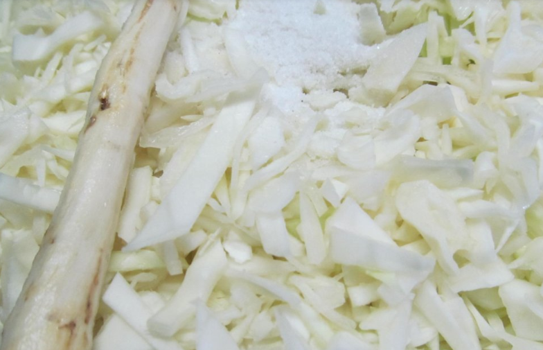 Маринованная капуста с хреном быстрого приготовления - 10 пошаговых фото в рецепте