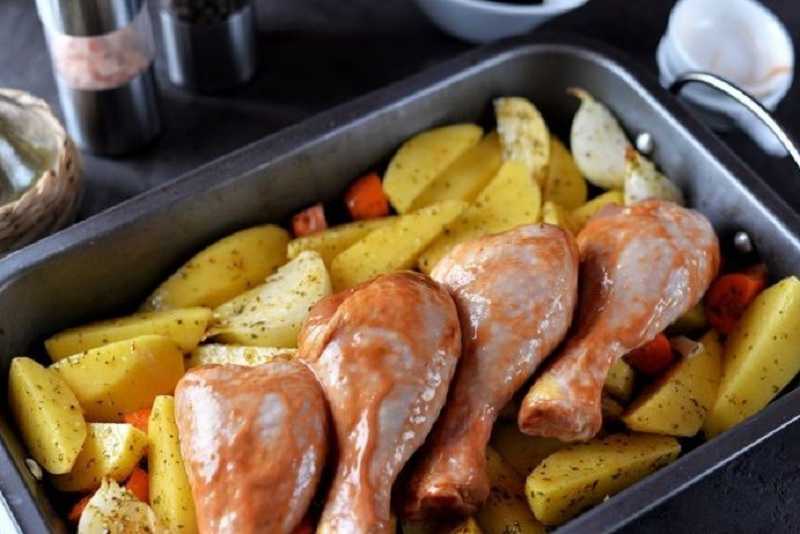 Картофель спиралью на шпажках в духовке
