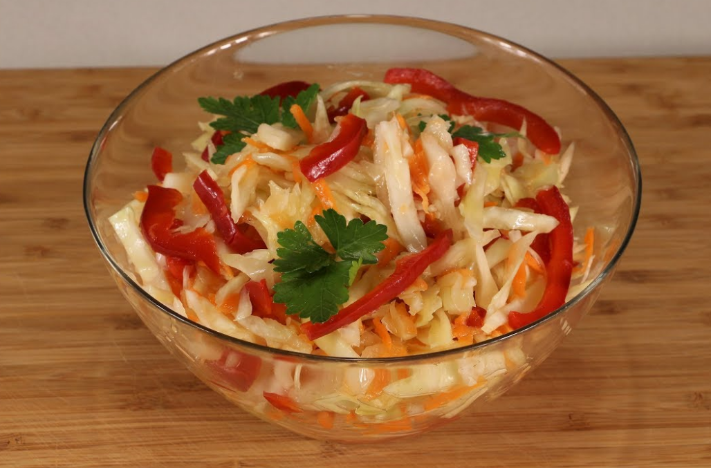 Капуста, маринованная с перцем и помидорами - 8 пошаговых фото в рецепте