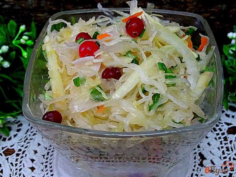 Квашеная капуста и простой салат – кулинарный рецепт