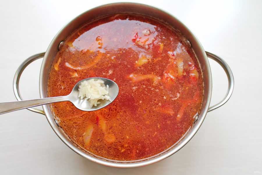Борщ со свининой и квашеной капустой: 4 вкусных классических рецепта