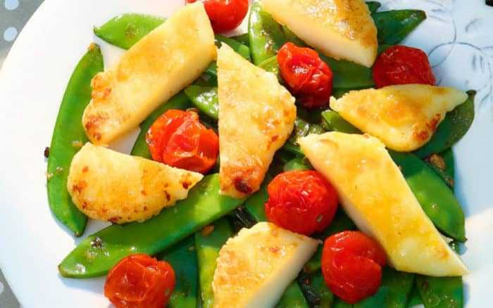 20 салатов с курицей и сыром, которые украсят любой стол