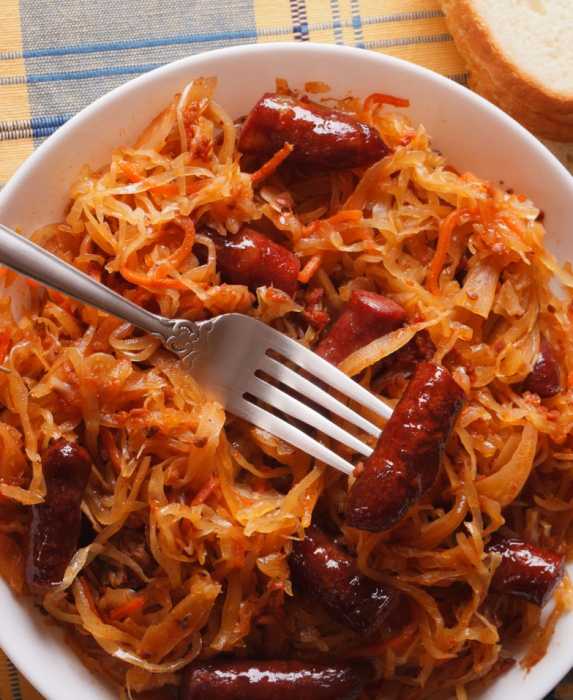 Салат с капустой и колбасой: очень вкусные пошаговые рецепты