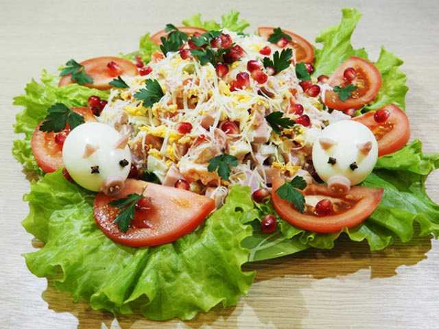 Салаты с ветчиной и сыром – 8 вкусных рецептов