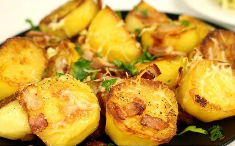 Картофель с чесноком в духовке рецепт с фото