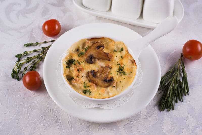 Грибы в сметане - 10 безумно вкусных рецептов с фото и советы по приготовлению