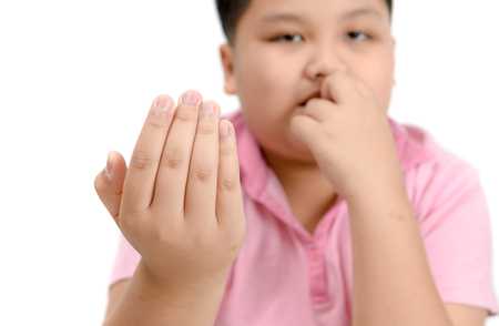 Ребенок грызет ногти - что делать, как отучить ребенка грызть ногти на руках