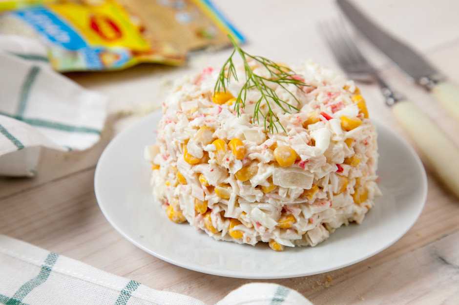 Салат царский с крабовыми палочками рецепт с фото - 1000.menu