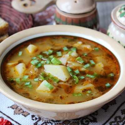Уха из горбуши головы и хвоста с пшеном, рисом, перловкой, сливками. рецепт на костре, в мультиварке
