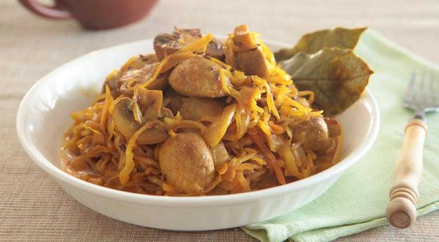 Рецепт тушеной квашеной капусты с грибами  - постные блюда из грибов от 1001 еда