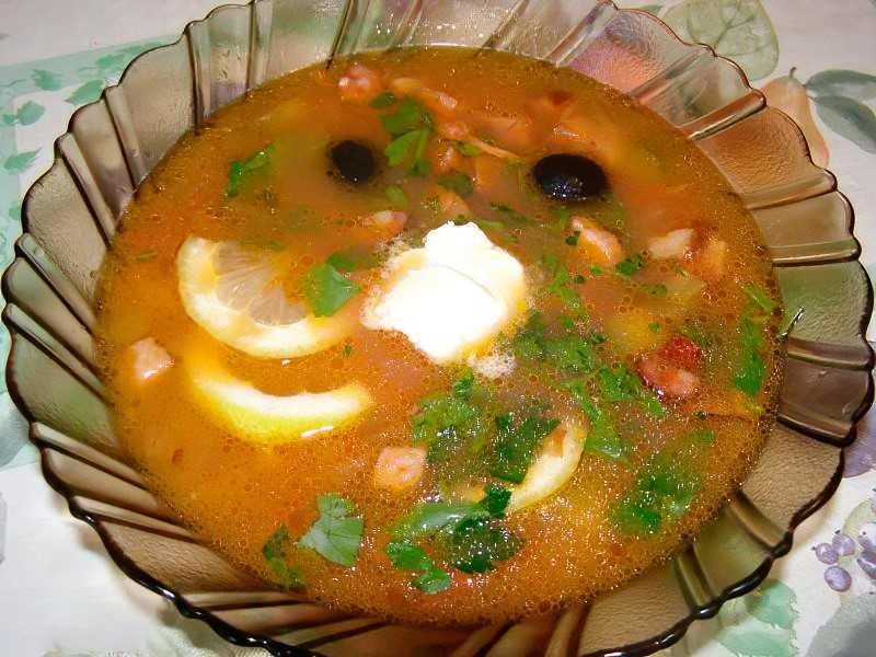Солянка с курицей  колбасой и картошкой рецепт с фото пошагово и видео - 1000.menu