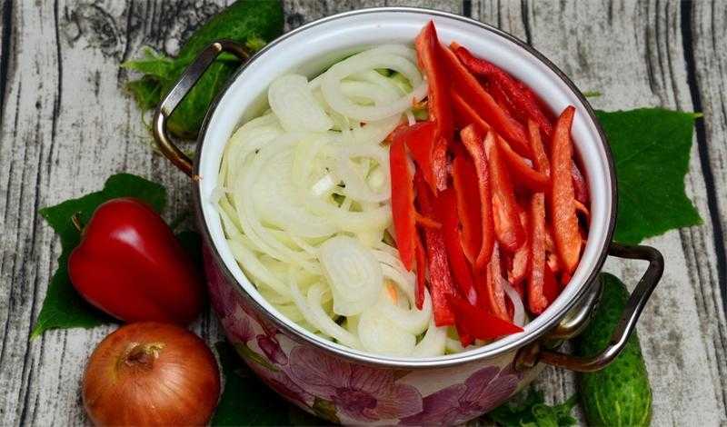 Салат из свежей капусты с огурцом, болгарским перцем и уксусом - 9 пошаговых фото в рецепте