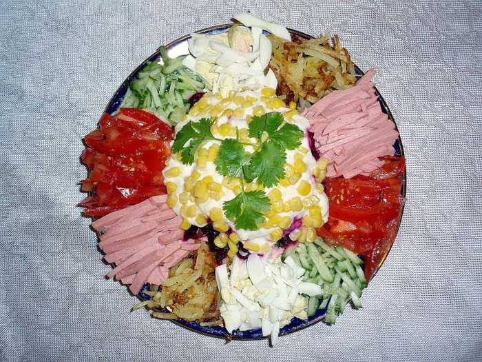 Салат светофор с болгарским перцем и курицей - 1000.menu