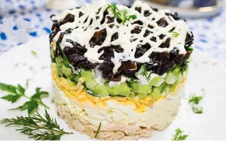Салат с курицей черносливом и сыром рецепт с фото пошагово и видео - 1000.menu