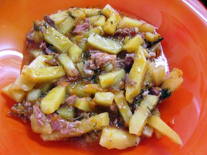Капуста, тушеная с мясом и картошкой в кастрюле - 8 пошаговых фото в рецепте