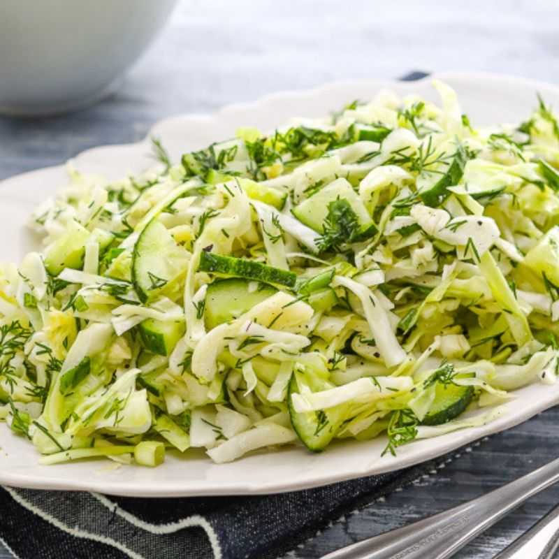 Салат с квашеной капустой и горошком