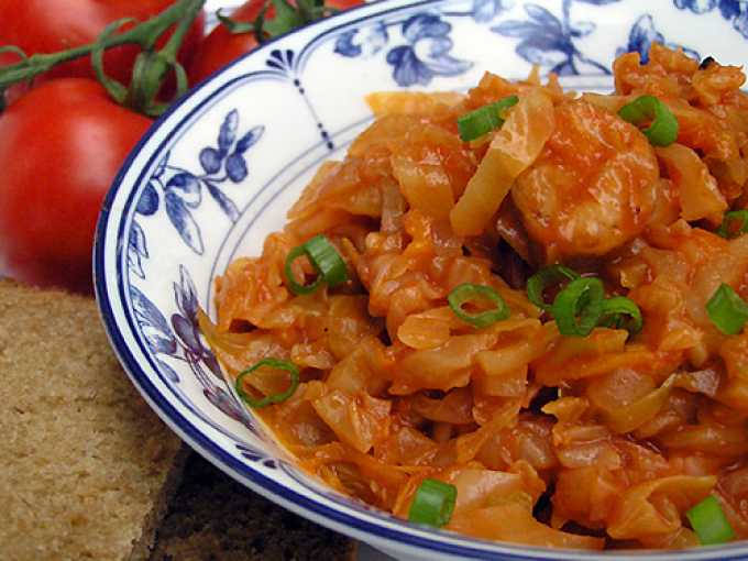 Вкусная солянка из свежей капусты на сковороде рецепт с фото пошагово - 1000.menu