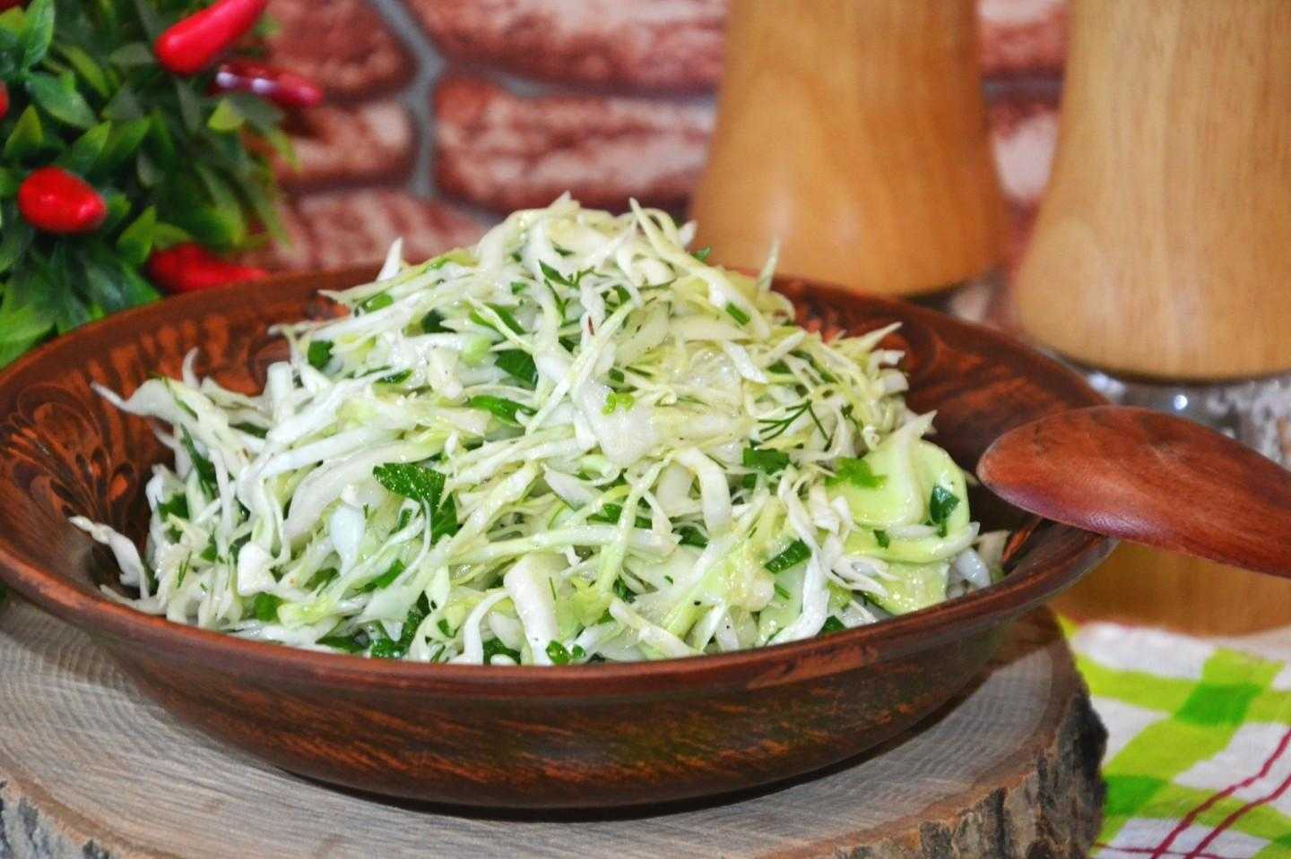 Салат из квашеной капусты - 10 домашних вкусных рецептов приготовления