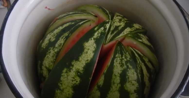 Самые вкусные рецепты, как засолить арбузы целыми в бочке на зиму