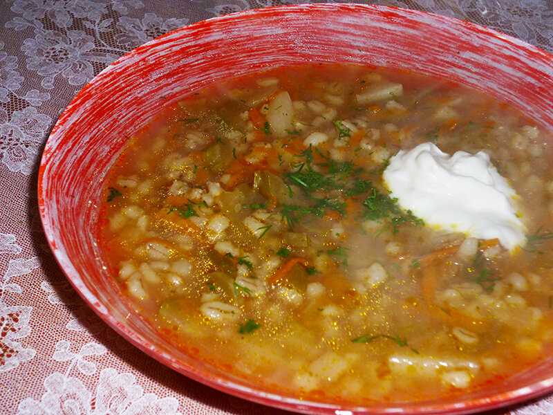 Суп рассольник с перловкой и солеными огурцами с курицей рецепт с фото пошагово